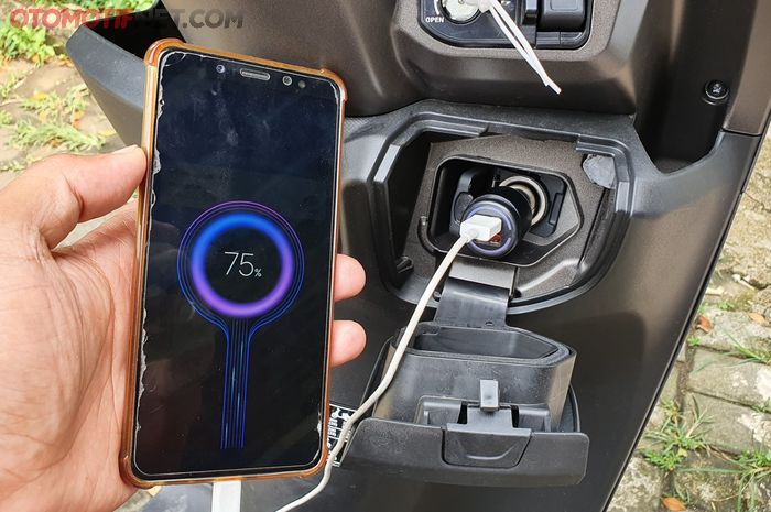 Fitur power outlet Honda Genio facelift