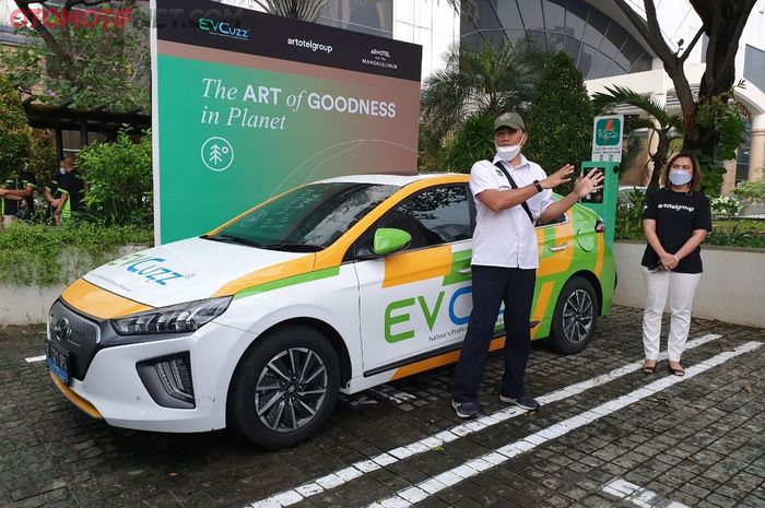 Abdul Rahman Elly, CEO EVCuzz saat meresmikan layanan SPKLU terbarunya di Artotel Suites Mangkukuhur - Jakarta, Selasa (19/4/2022)