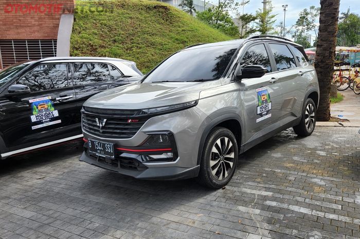 Wuling Almaz RS siap diajak mudik dalam acara &quot;Holiday Fun Drive 2022&quot; gawean OTOMOTIF Group 