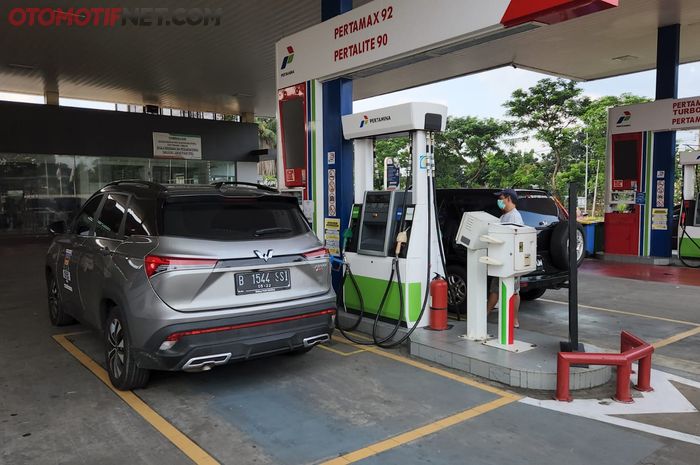 Sebelum masuk tol, tak lupa isi Pertamax full tank, agar perjalanan lancar