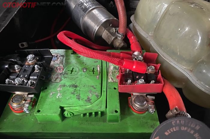 Cara mudah bersihkan kabel aki mobil diesel atau bensin dari korosi (foto ilustrasi)