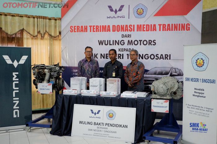 &lsquo;Wuling Bakti Pendidikan&rsquo; kolaborasi dengan SMK Negeri 1 Singosari, Kabupaten Malang, Jawa Timur. 
