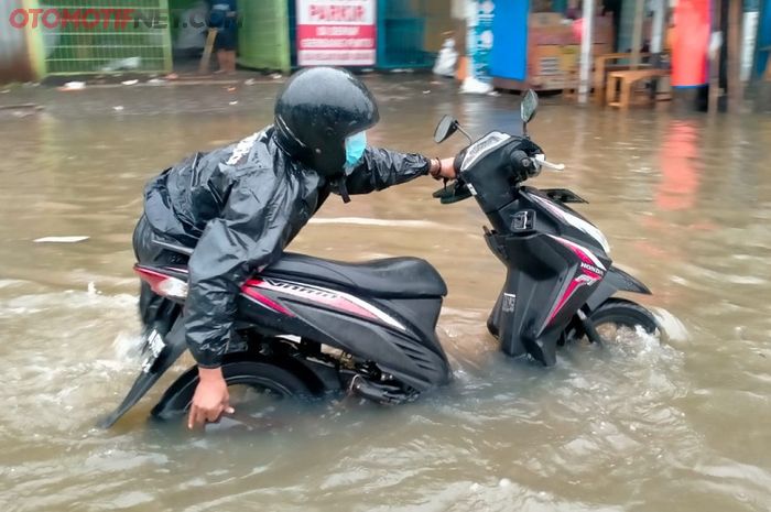 Banjir di JL. K.H. Hasyim Ashari, Kota Tangerang