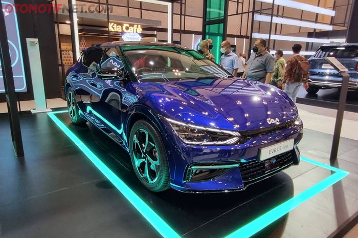 Mobil listrik Kia EV6 GT-Line hadir di GIIAS 2022.