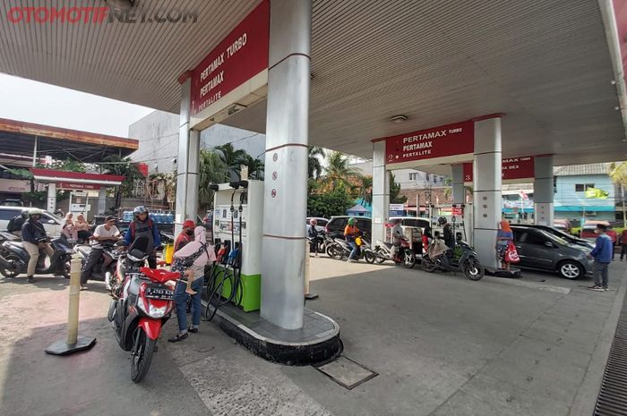 Suasana SPBU Pertamina setelah BBM naik (3/9/2022)