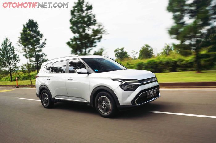 Akselerasi Carens di putaran bawahnya ngejambak dan enteng banget.