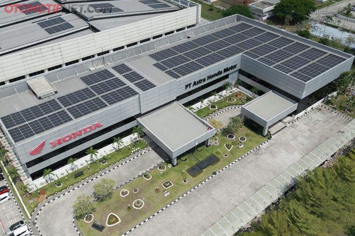 Pabrik AHM Pasang Solar Panel 8.760 kWp 