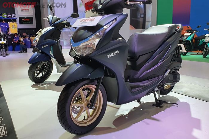 Posisi tangki Yamaha FreeGo 125 Connected ada di bawah dek kaki depan