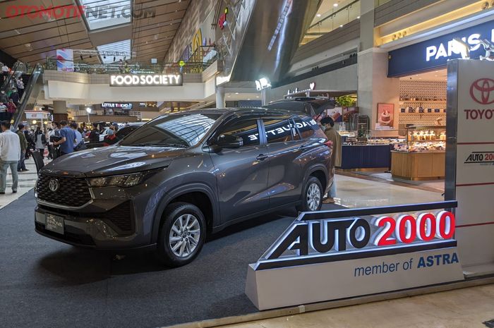 Auto2000 memamerkan All New Kijang Innova Zenix di beberapa mal kawasan DKI Jakarta