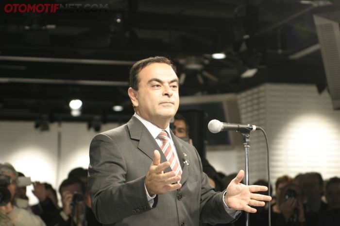 Carlos Ghosn saat acara makan malam bersama wartawan seluruh dunia tahun 2003.