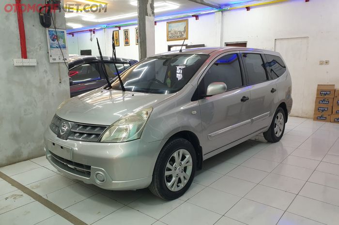 Mobil bekas Nissan Livina