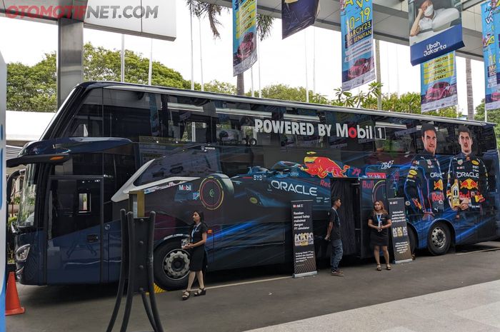 Mobil1 Bus di Gaikindo Jakarta Auto Week (GJAW) 2023