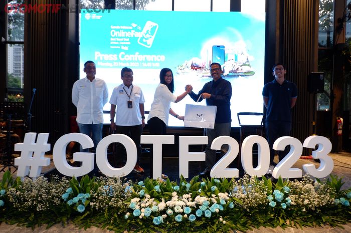 Wuling berkolaborasi dengan maskapai penerbangan nasional, Garuda Indonesia dalam gelaran Garuda Indonesia Online Travel Fair (GOTF)