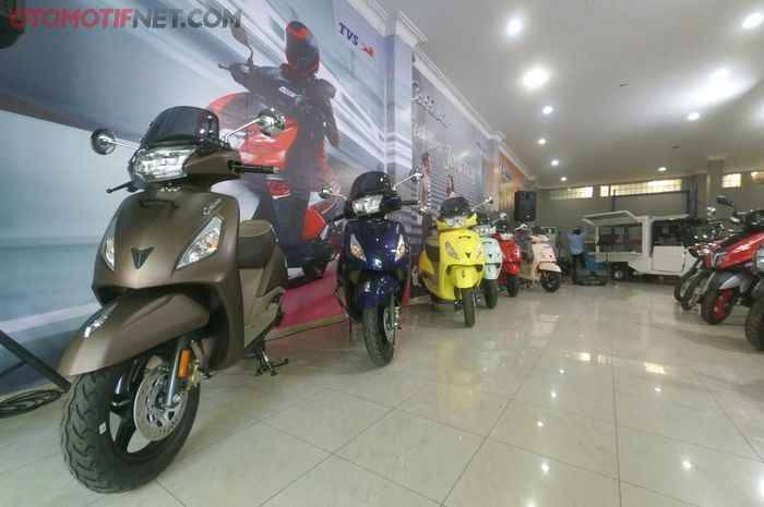 Jajaran unit yang tersedia di main dealer TVS Medan. Mulai dari roda dua sampai roda tiga