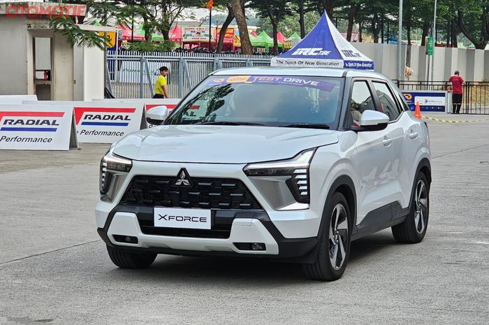 Mitsubishi XForce Ultimate saat dijajal Otomotifnet.com di ajang GIIAS 2023