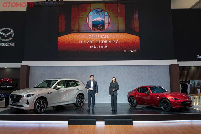 Ricky Thio dan Pramita Sari dalam Acara Pembukaan Booth Mazda Indonesia di GIIAS 2023