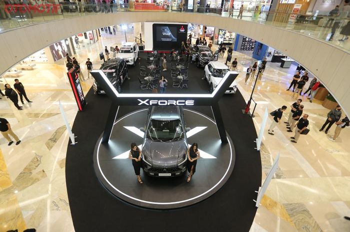 Mitsubishi XForce dipajang di Tunjungan Plaza 6, Surabaya