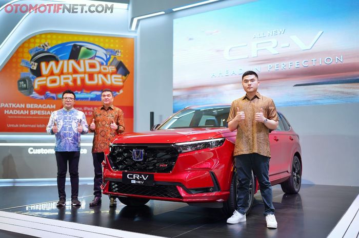 Sebagai display istimewa Honda membawa All New Honda CR-V RS e:HEV diajang GIIAS Surabaya 2023.