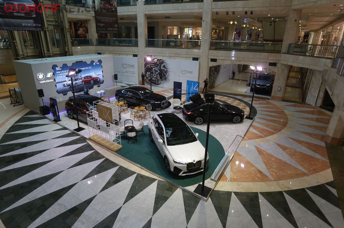 BMW Group pajang lini mobil listriknya di Plaza Senayan (1-5 November 2023)