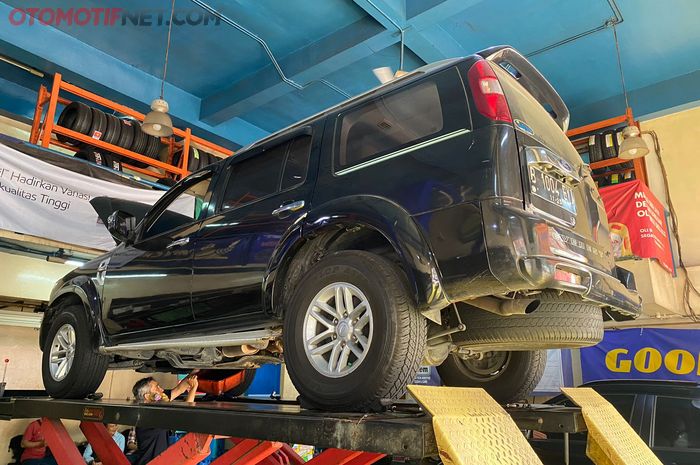Ganti oli transmisi dan oli gardan Ford Everest 4x4 tahun 2012