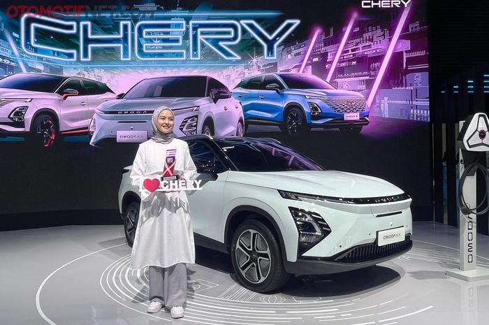 Pesinetron Revalina S Temat boyong mobil listrik Chery Omoda E5 di IIMS 2024