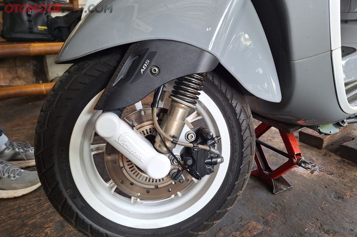 Sokbreker Vespa matic bisa dibuat lebih empuk