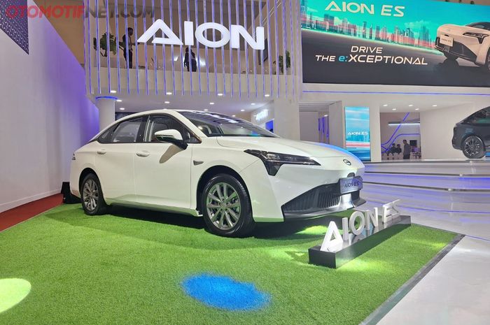 GAC Aion sebagai pendatang baru di industri otomotif secara berani menghadirkan mobil listrik terbaru di pasar Tanah Air, bernama Aion ES di GIIAS 2024