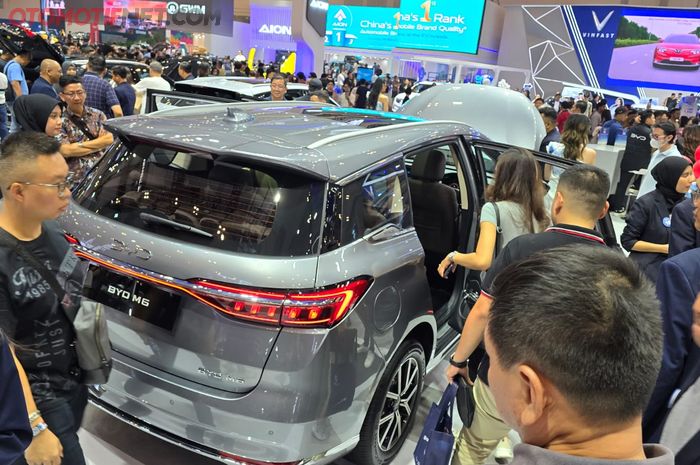 BYD M6 paling banyak diminati pengunjung GIIAS 2024