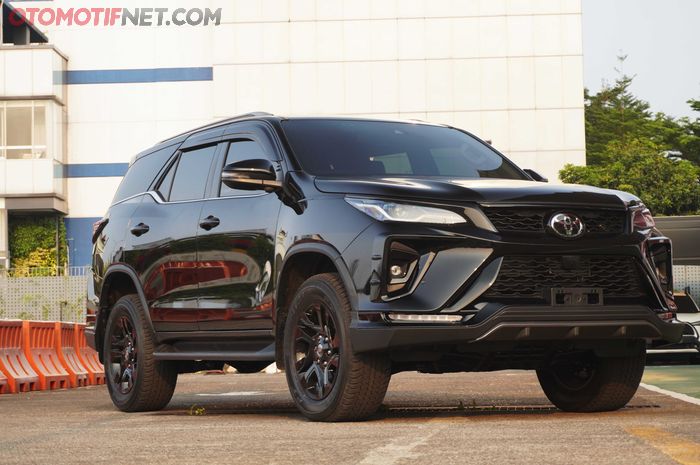 Toyota Fortuner 2.8 VRZ 4x2 TSS with GR Parts Aero Package