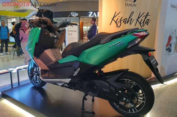 Polytron Fox 500 punya dimensi bongsor sekelas Yamaha XMAX