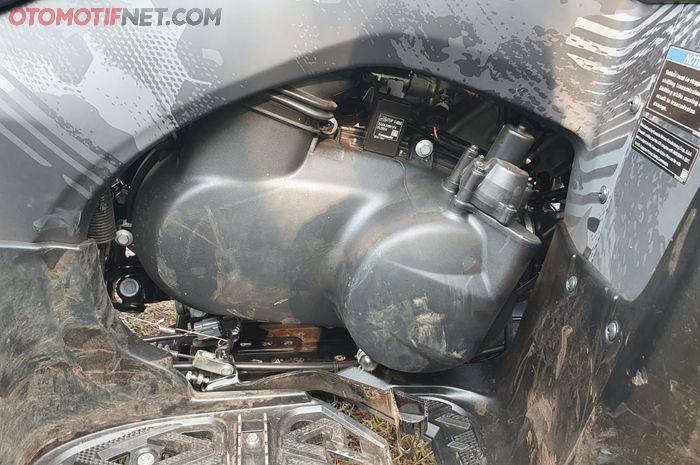 Transmisi CVT dari Kawasaki Brute Force 750, terletak di sisi kanan mesin