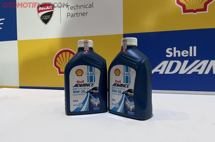 Oli khusus skutik kecil, Shell AX7 dengan kapasitas 0,65 L. Semi sintetik dan lebih aman dari oli palsu