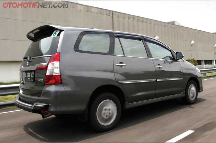 Toyota Kijang Innova Diesel 2.5 V A/T 2015