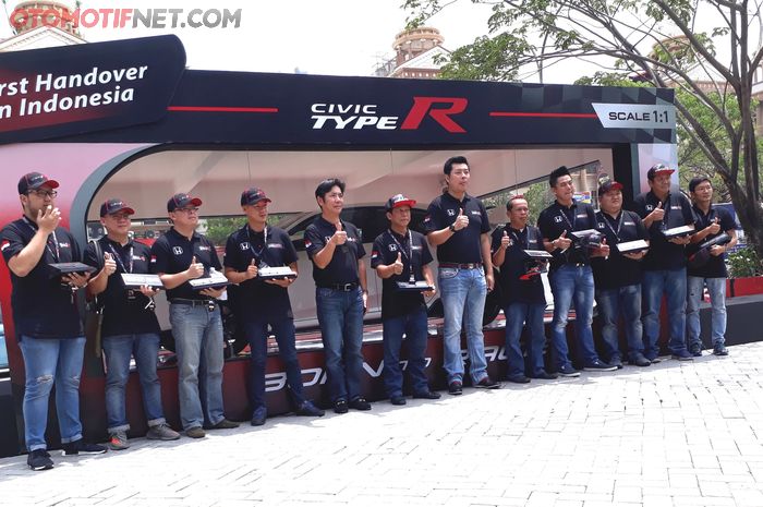 Penyerahan 10 unit Honda Civic Type R di Jakarta (21/10)