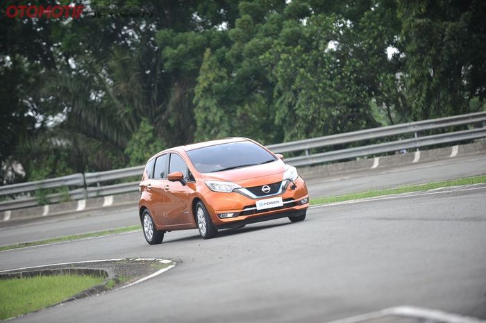 Nissan Note E-Power. OTOMOTIF mencobanya Di Kawarang