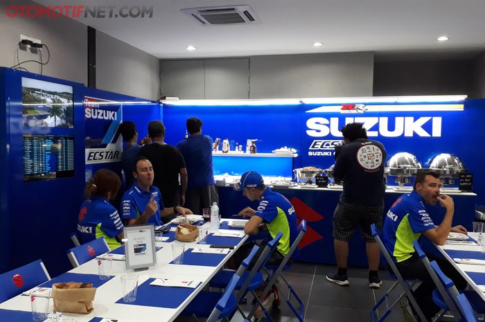 Hospitaly Team Suzuki Ecstar hidangkan menu makanan pembalap dan tim