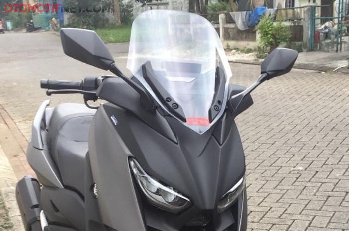 Windshield Yamaha XMAX bisa disetel secara manual