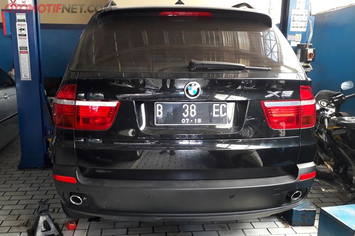 Bagian Belakang BMW X-5