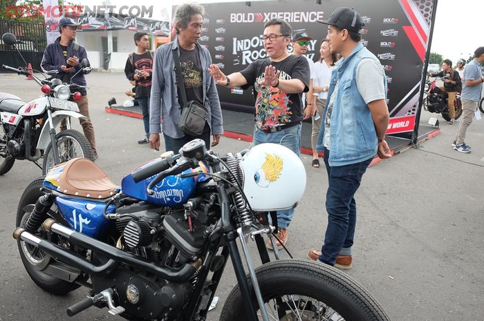 Arif Candra (paling kanan) dan Cak Ace Kweni5 (tiga dari kanan) di acara Indonesia Rockers Day 2017