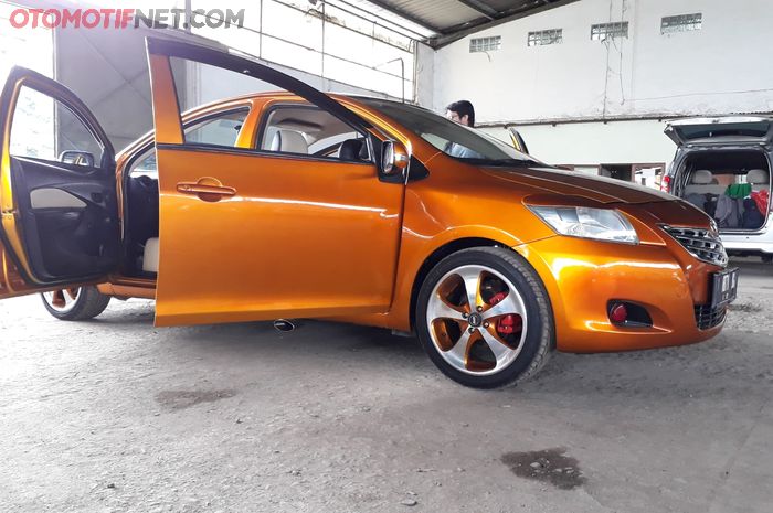 Toyota Vios bermuka dua saat ditemui di markas Gemah Ripah Taxi