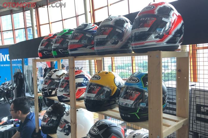 Display helm Arai di event Jakarta Helmet Exhibition