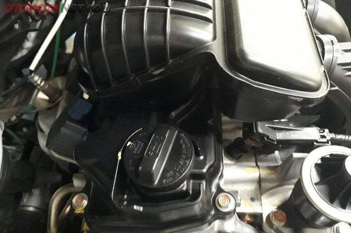 Tutup Oli Mesin Mobil