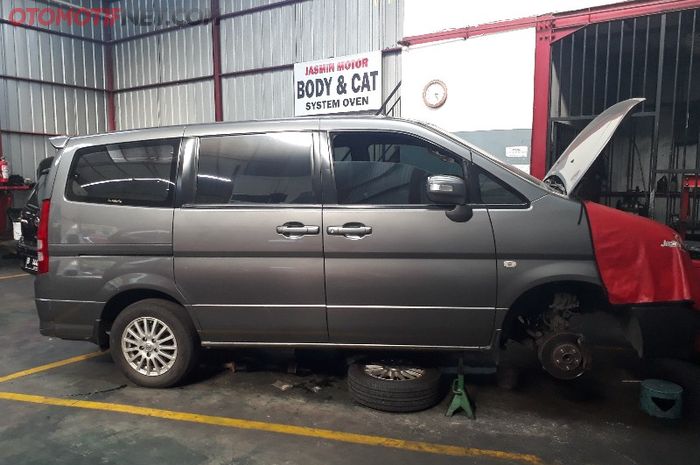 Nissan Serena C24 alami turun mesin akibat overheat di Jasmin Motor Sunter, Jakarta Utara