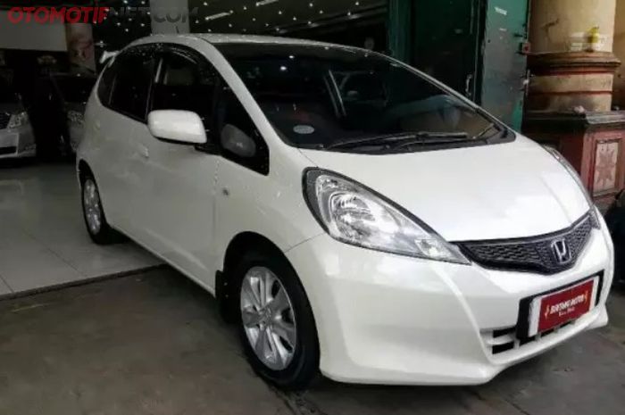 Honda Jazz GE8 tersedia dalam varian S dan RS