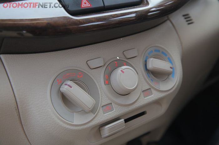 Katub ekspansi yang mengatur freon ac mobil