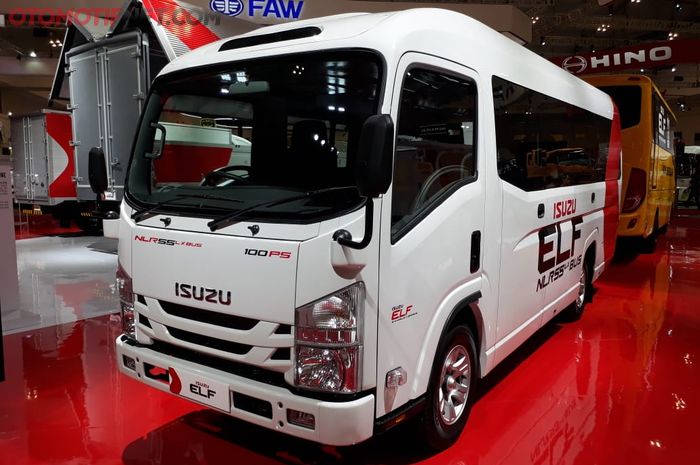 Isuzu Elf NLR 55 BLX tampak depan