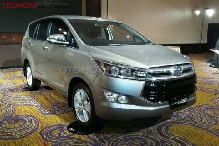 Toyota Kijang Innova Reborn.