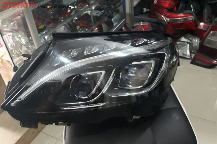 Headlamp Mercedes-Benz C-Class W203 yang Dijual di Dan's Motor