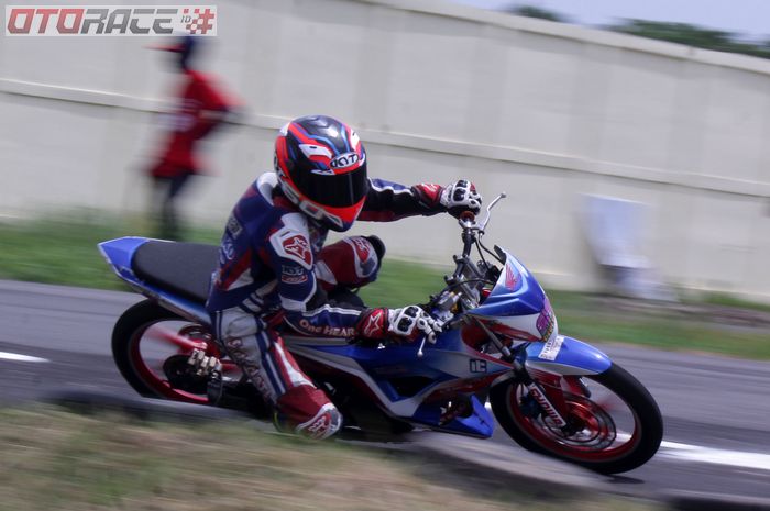 Honda Sonic tunggangan Derri Satrio ini mengantarkannya ke banyak podium di ranah Sumatera. 