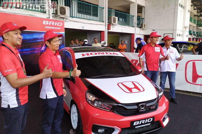 Seharusnya Honda Racing Indonesia mulai terjun ke kancah Kejurnas Auto Gymkhana tahun ini menggunakan Honda Brio. 